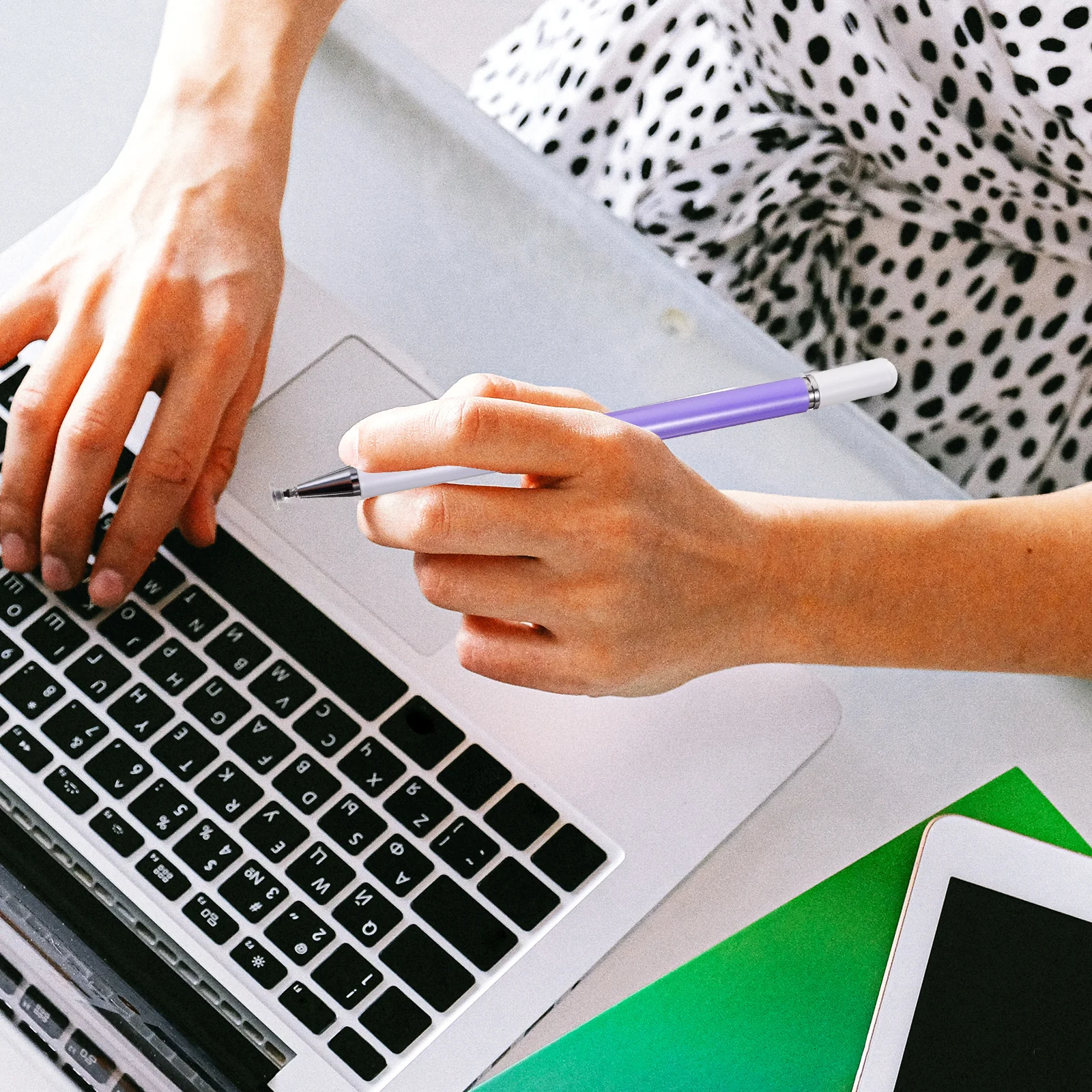 Ergonomic Design Stylus Pen for Smartphone and Tablet Sensitive Touch Response Smooth Line Output Creative Drawing Writing Tool