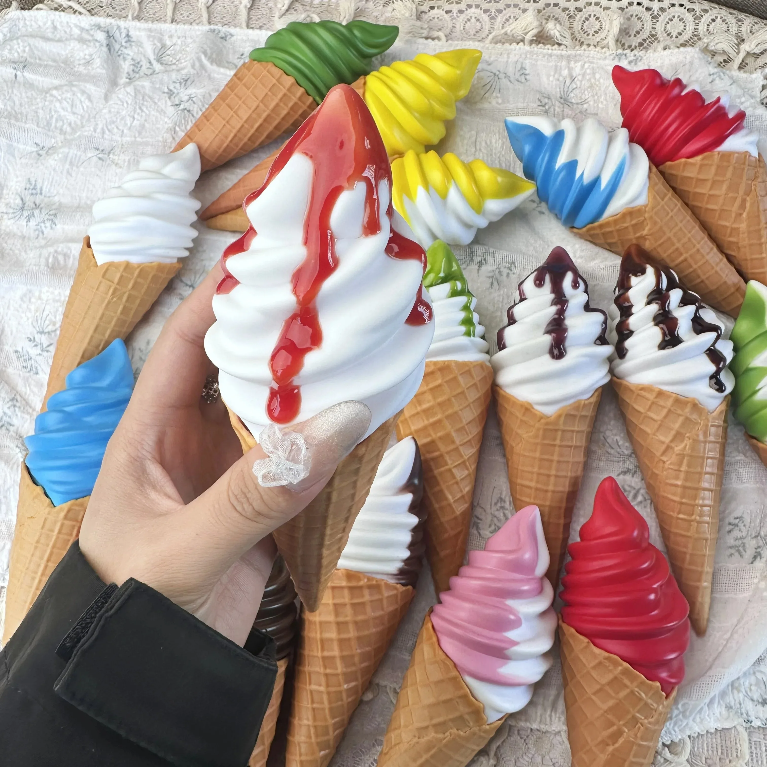 21 cm/8,3 Zoll realistisches PVC-Eis, großes gefälschtes Dessertmodell für die Schaufensterstellung, Fotografie-Requisite, Party-Dekoration, Lebensmittelständer – Detail 2