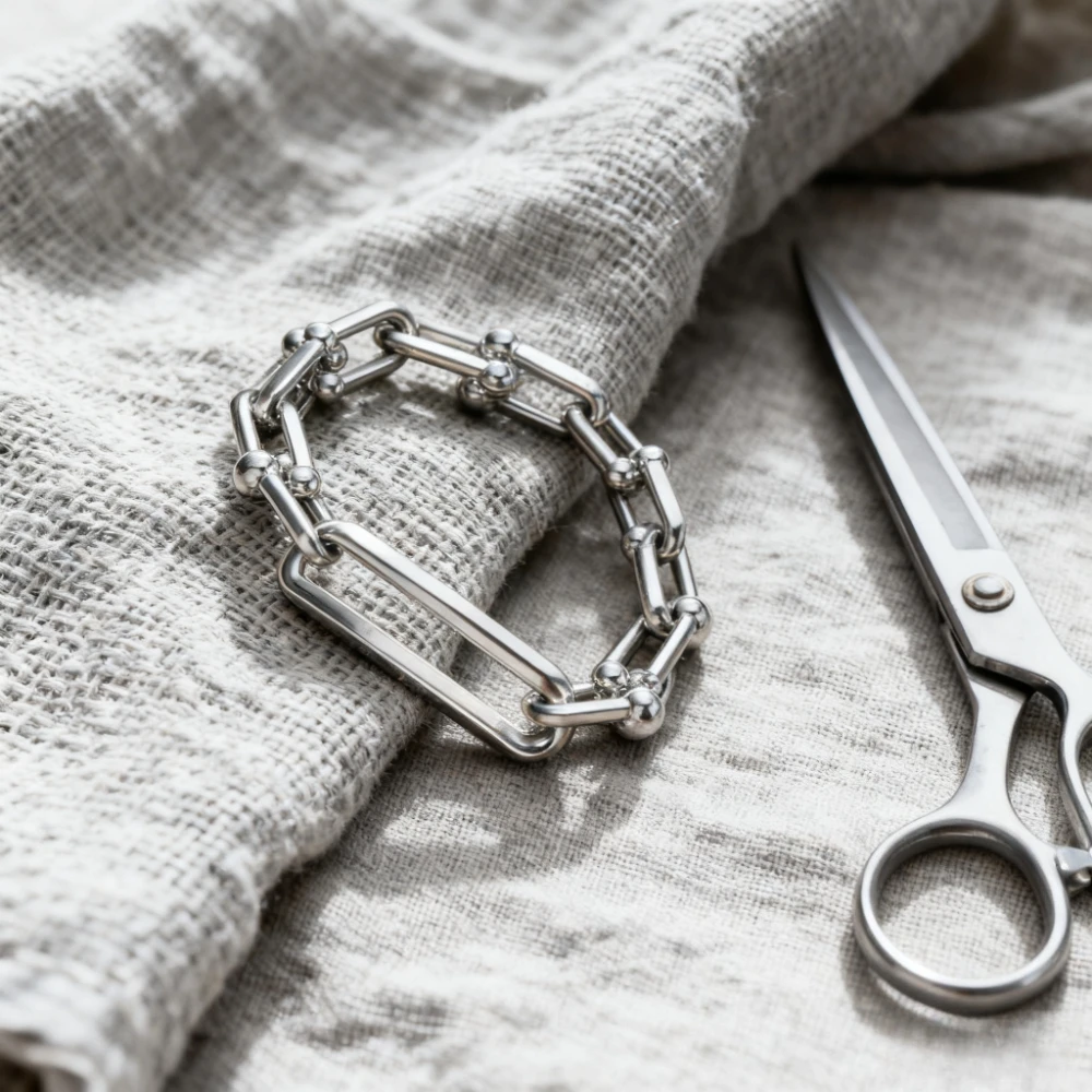 

2025 Fashion Jewelry new style popular women's jewelry bracelet, light luxury women's bracelet