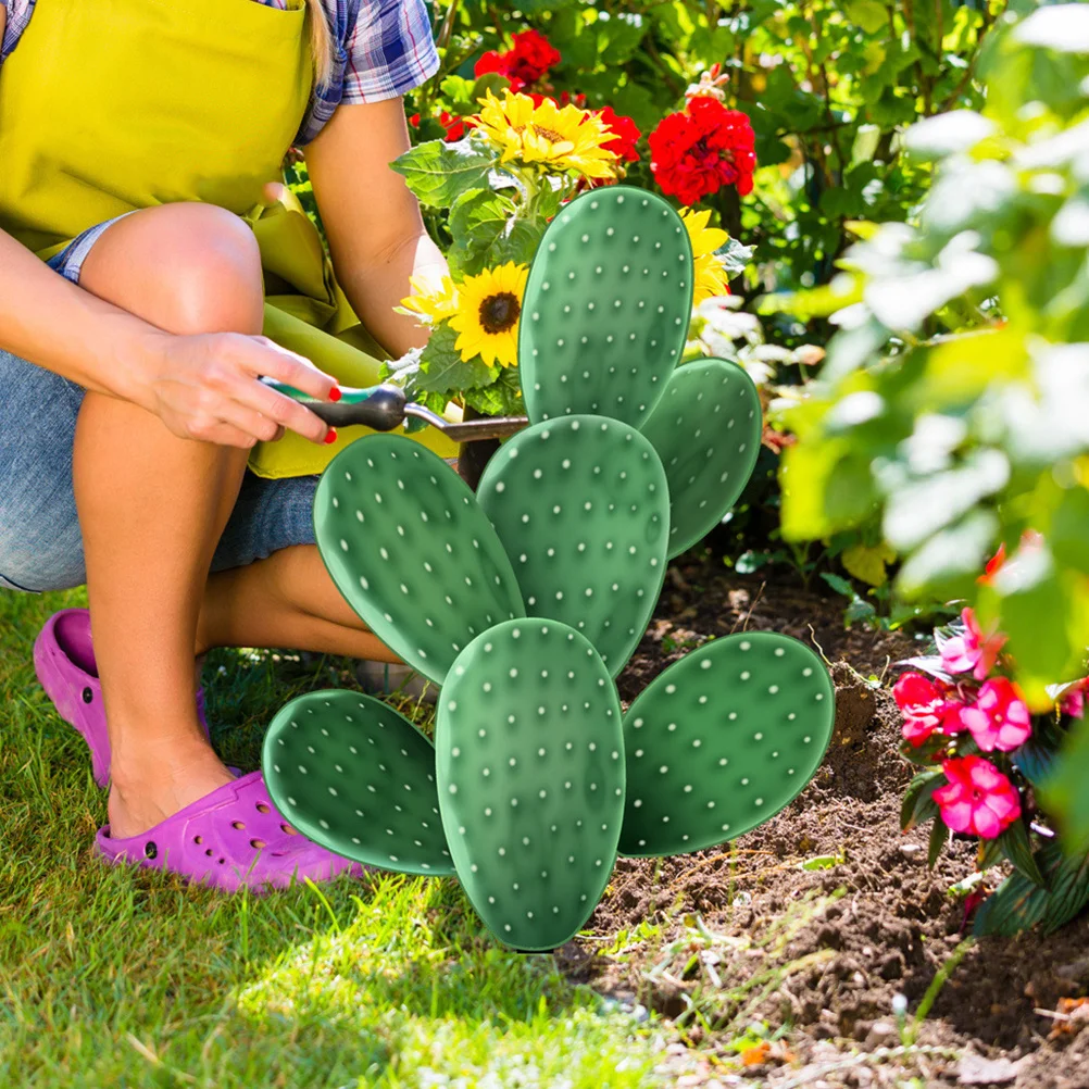 

Cactus Stake Decor Acrylic Garden Inserted Ornament Outdoor Lawn Yard Ground Inserted Garden Stake for Spring Party Decorations