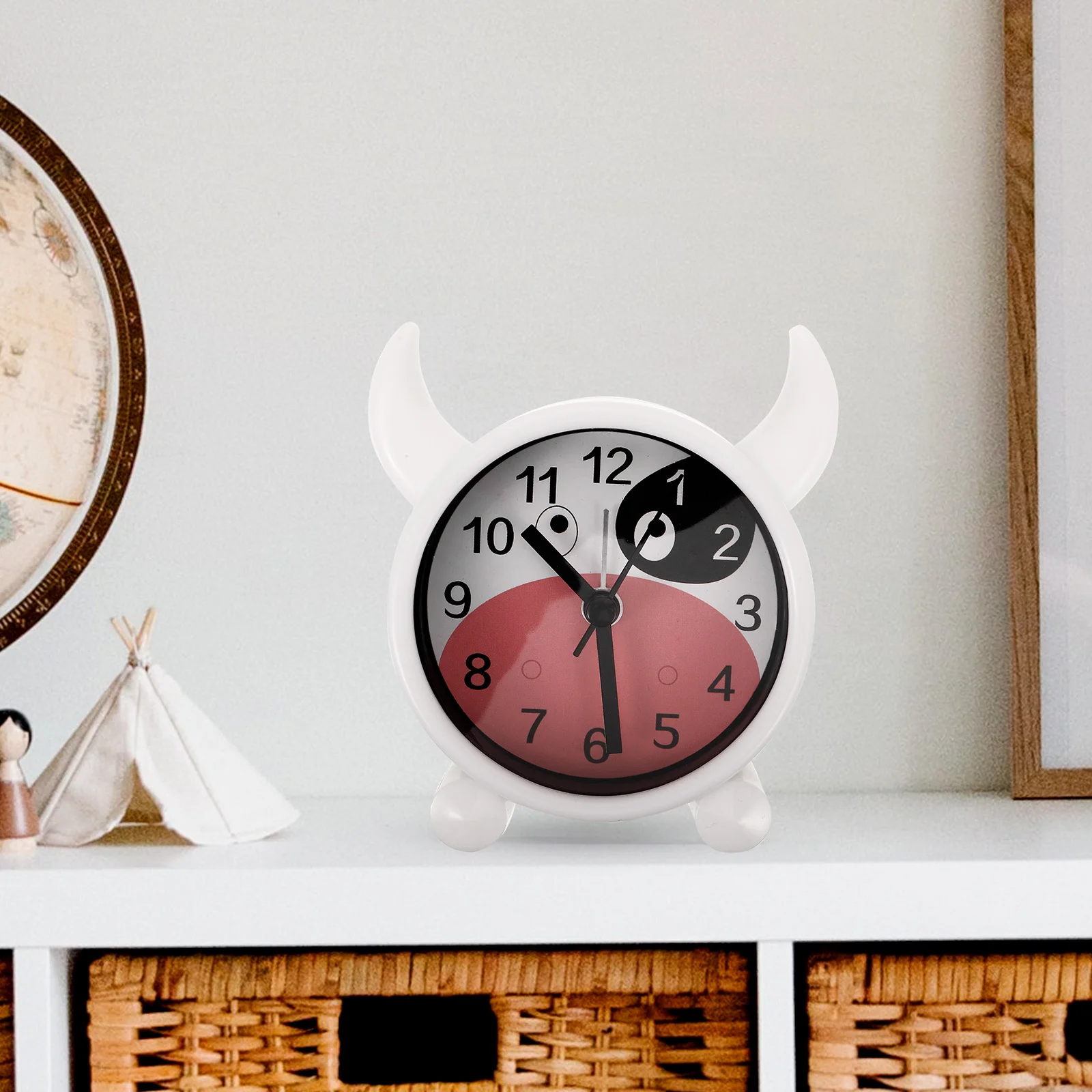 

Powered Cartoon Cow Alarm Clock Silent Bedside Table Clock for Home Office Decor Non-Ticking Desktop Timepiece