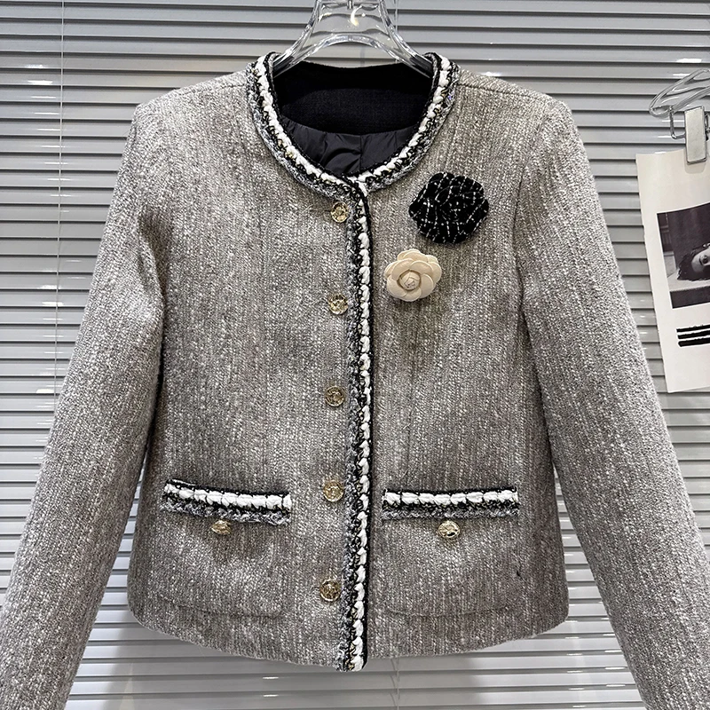 2025 Winter New Exquisite Small Fragrant Style Flower Pin Weaving Edge Down Short Coat Women Temperament Versatile Top