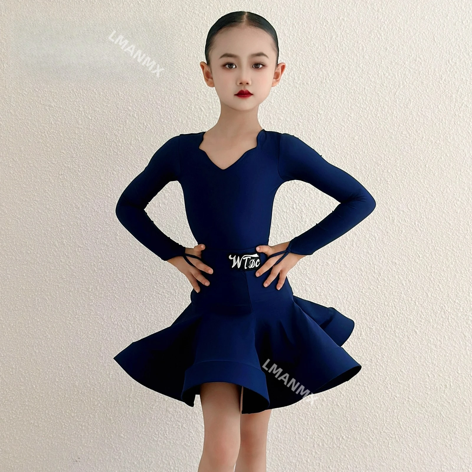 女の子用の新しい長袖高級プロフェッショナルパフォーマンスコスチュームセット（大型ディスプレイ規制付き）