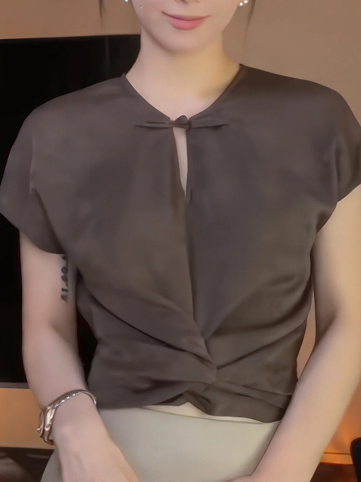 

Coffe Brown Slim Fit ort Sve T-irt Simple High-End Design Versatile Commute Sle Korean Faion plus Size Women's Top