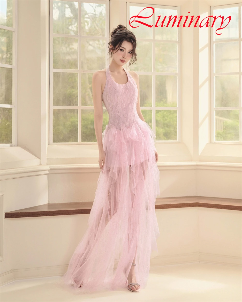 Vestido de noche personalizado de tul de lujo con cuello Halter, exquisitos vestidos de fiesta sin mangas, tren de barrido moderno, vestidos para ocasiones especiales