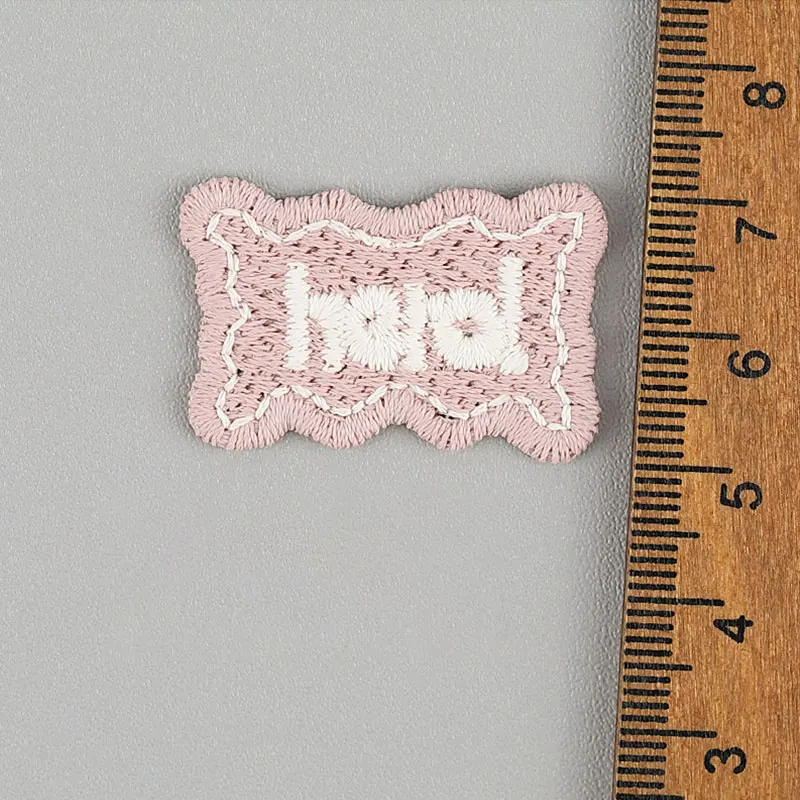 100 Stück 2x3,1cm Quadratische Buchstaben-Stickerei-Aufnäher für DIY Schuhe Hüte Hosen Socken - Kleidungszubehör Etiketten – Detail 9
