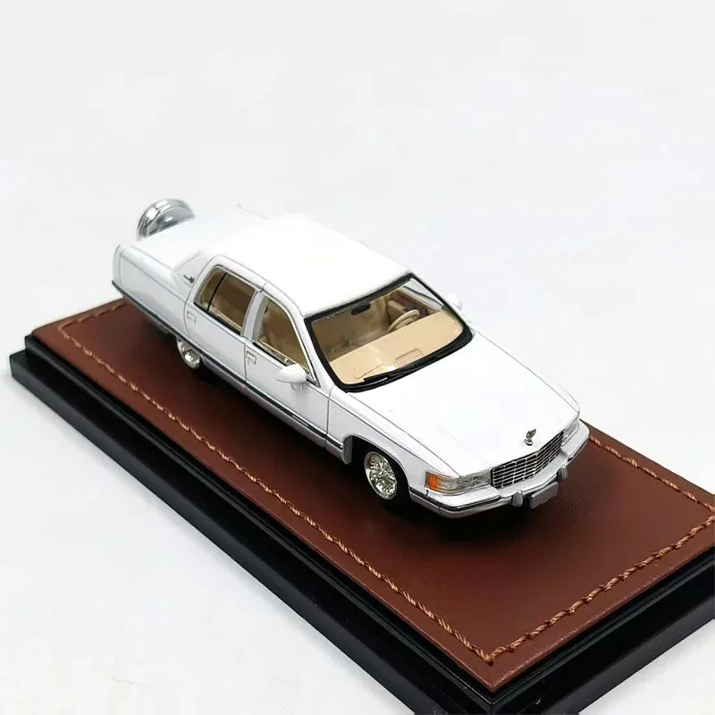 GOC 1:64 Scale Fleetwood Simulation Alloy Car Model For Collection Display & Holiday Gifts Toys