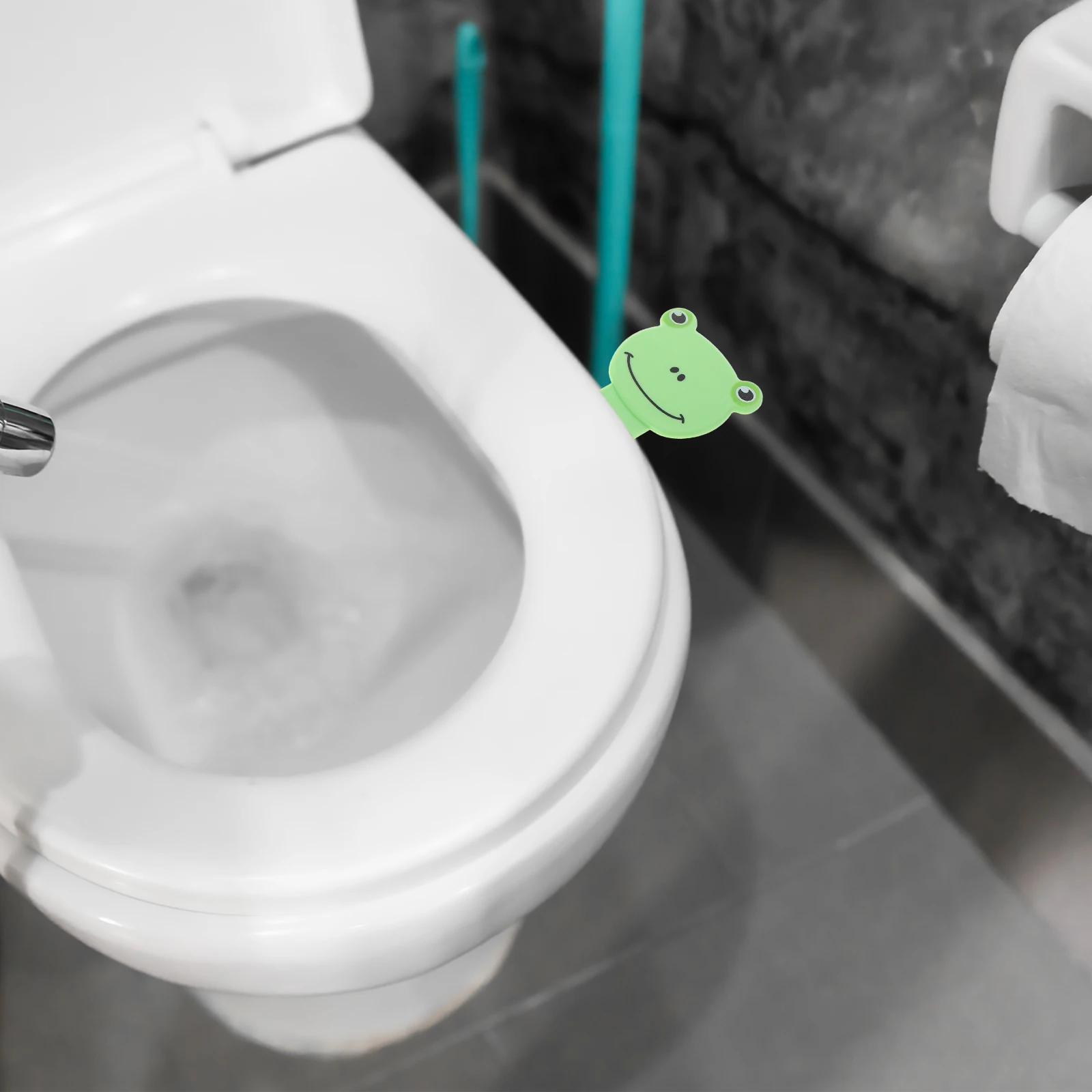 2pcs Toilet Lid Lifter Thickened Universal Fit Toilet Bowl Cover Raise Lifter Handle Tool For Home Travel Green