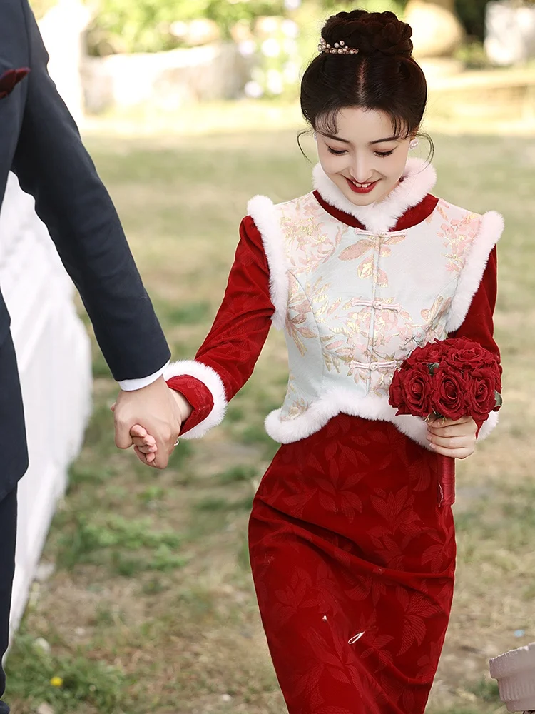 

Красный свадебный комплект из двух предметов с меховым воротником: новое китайское платье-ципао для помолвки и церемонии возвращения домой для невест
