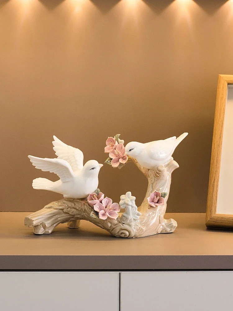 

Modern simple ceramic bird ornament home living room wine cabinet soft decoration European-style esktop entrance