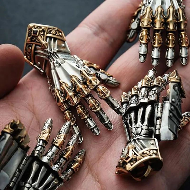 2026 Hot Sale The Hand Of God Armored Mechanical Hand Pendant Articulated Finger Medieval Jewelry For Collection Wear Or Display