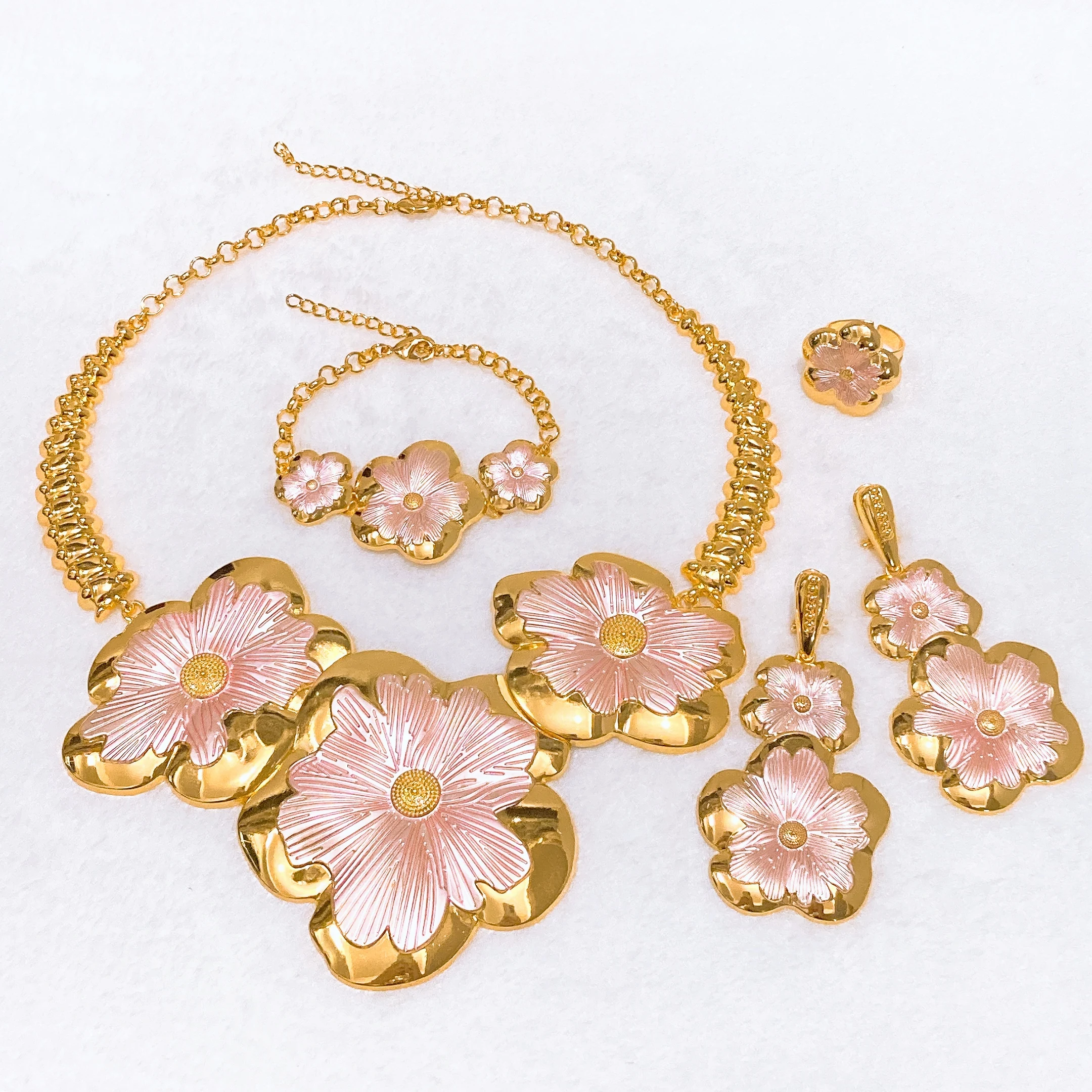Luxury Fine Two Tone Flower Shape Light Weight Jewelry Set Fashionable Gold Plated Necklace Bracelet Earrings Ring 4PC Jewellery