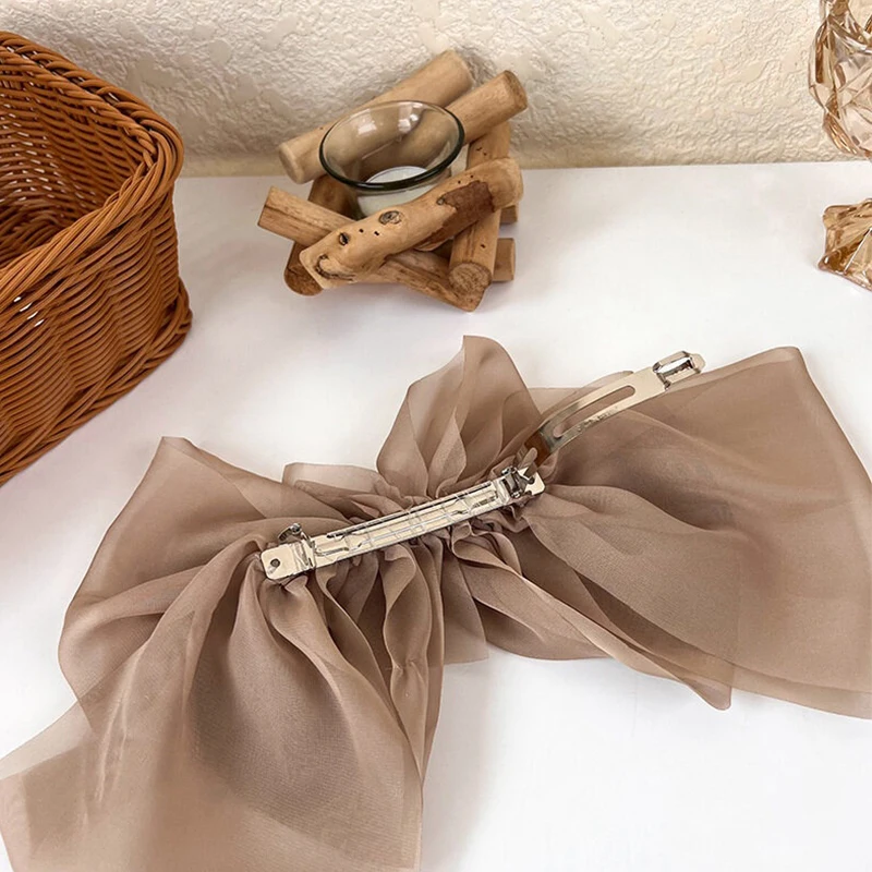 دبوس شعر من النسيج القطني مع دبوس شعر مطوي متعدد الطبقات على شكل فيونكة عصرية وإكسسوارات شعر نسائية حلوة وأنيقة