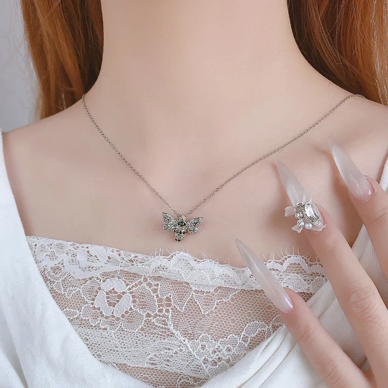 Fashionable Temperament Diamond Creative Little Bee Shaped 925 Sterling Silver Cute Personalized Necklaces XL065 view 5