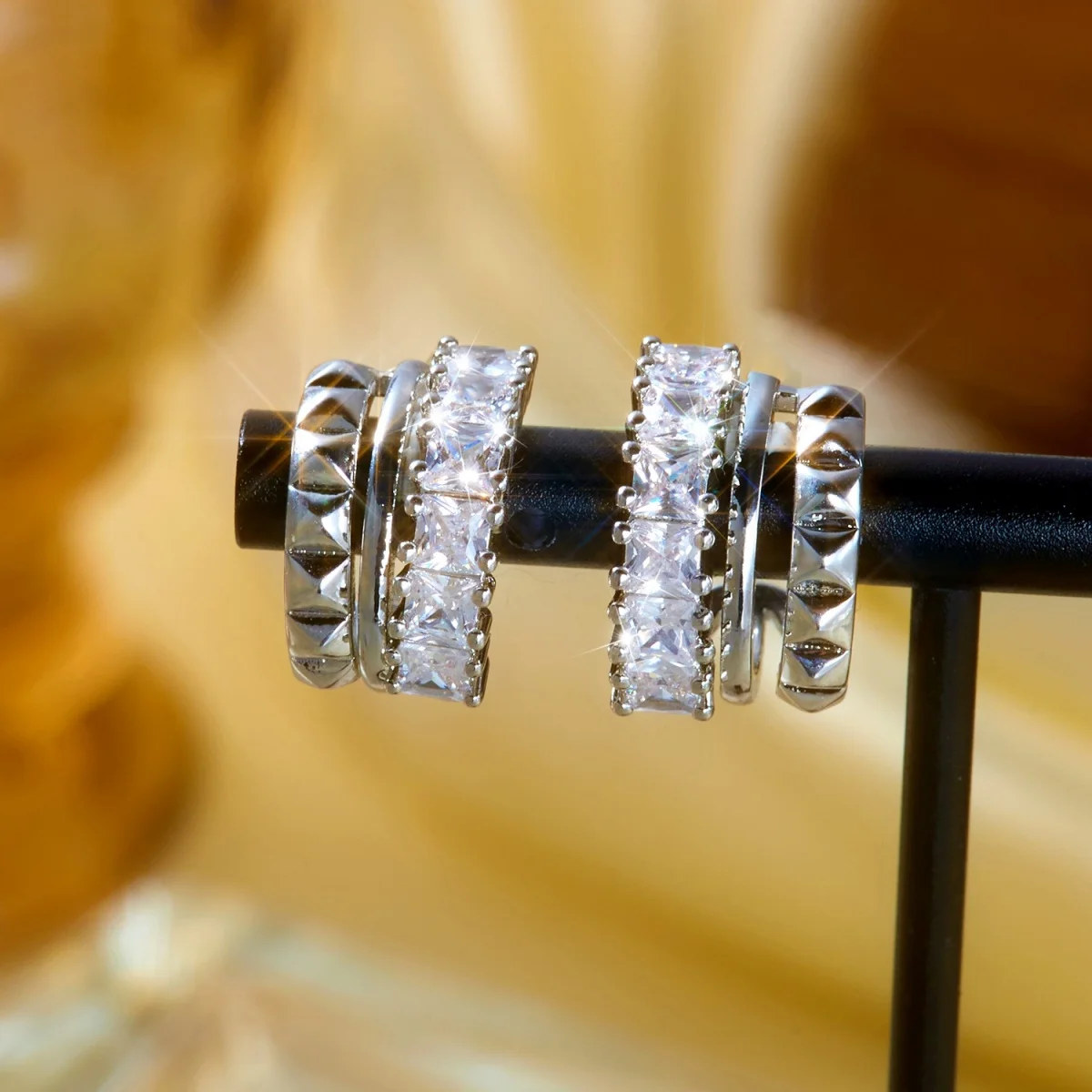 Glänzende mehrschichtige C-förmige Ohrstecker mit eingelegtem CZ-Zirkon für Damen und Herren, minimalistische, exquisite geometrische Ohrringe, vielseitiger Schmuck – Detail 18