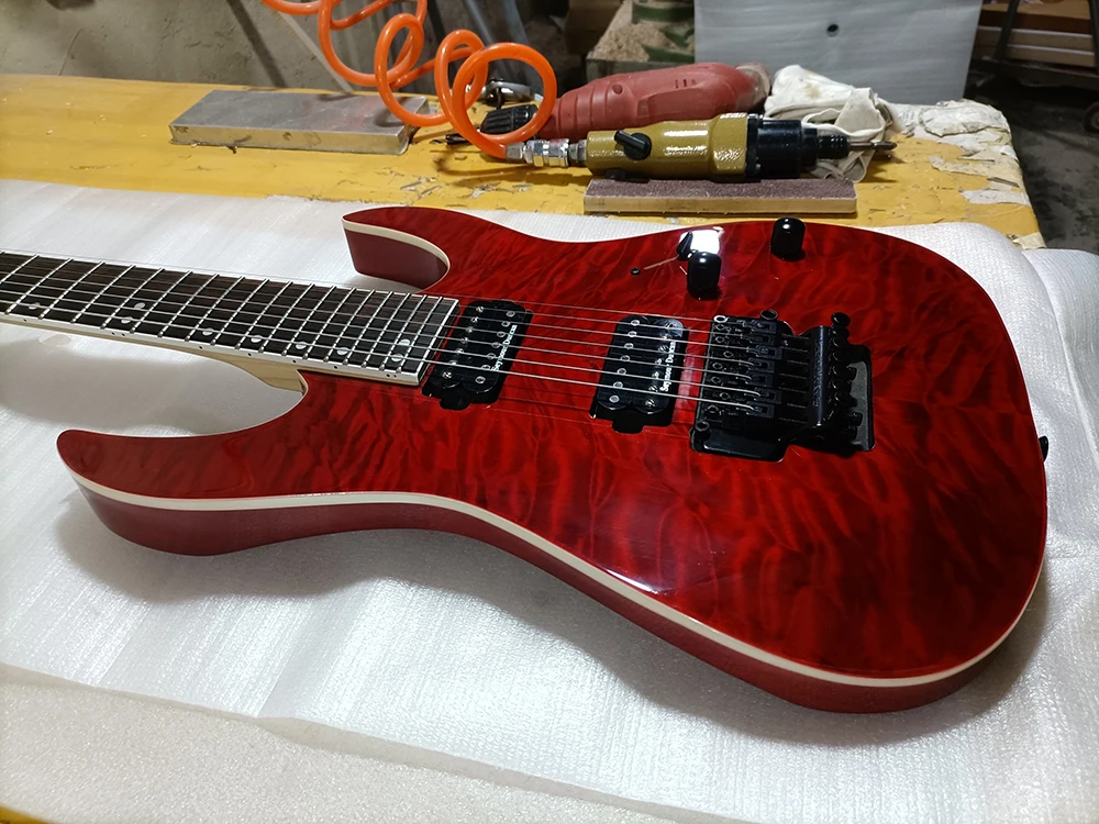 High Quality Red 7 Strings Electric Guitar Rosewood Fretboard Quilted Maple Veneer Floyd Rose Bridge Factory Customizable