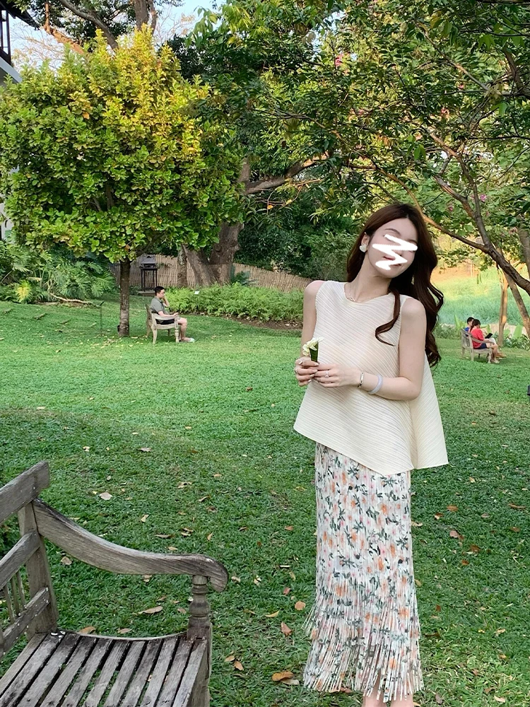 

Summer New Pure Color round Neck Sleeveless Top And Half Skirt Floral Tassel Crease Set Women's Casual Style Fashion Set