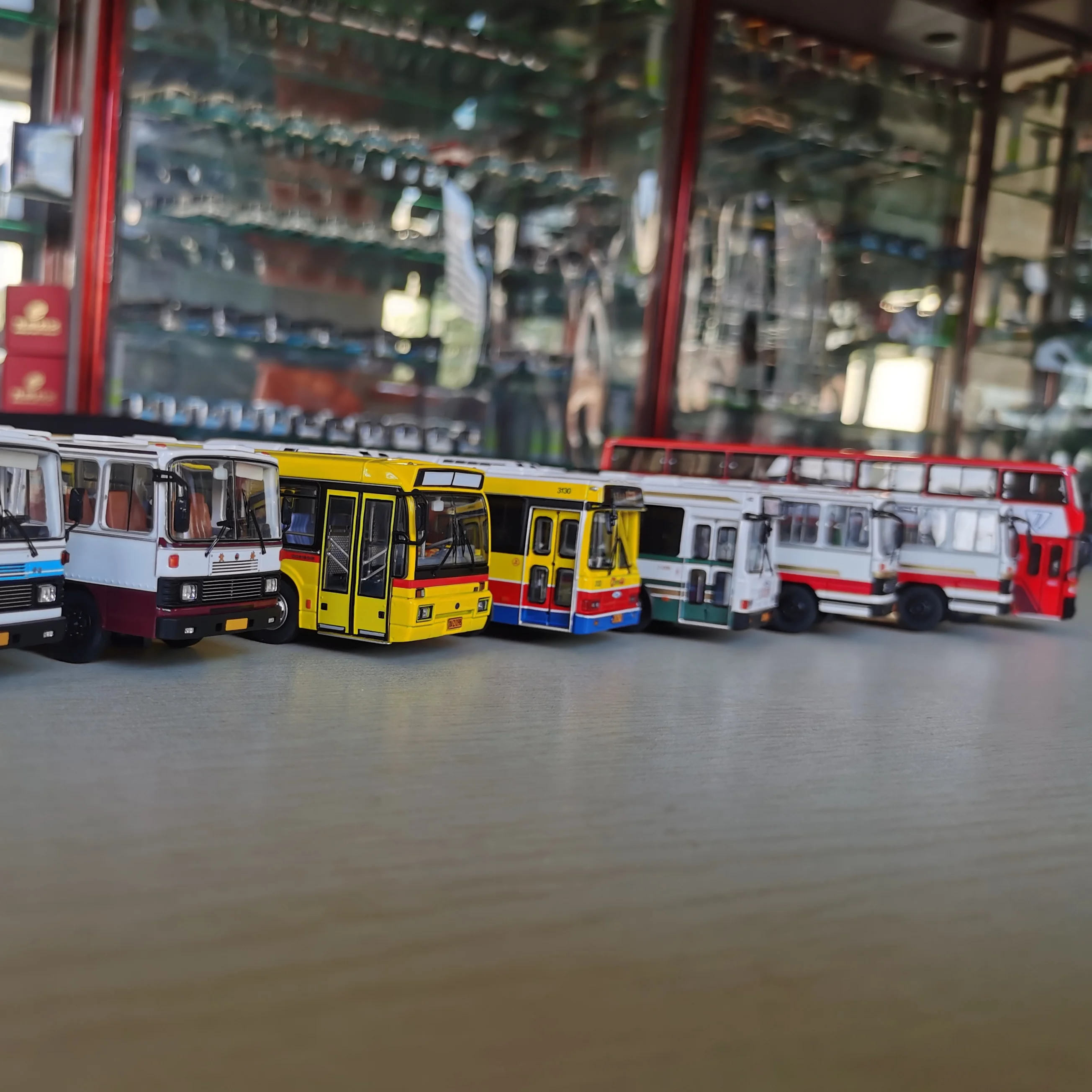 Diecast 1:64 Scale Fulexibao Huanghai Jinling Double-decker Bus Car Model Collectible Toy Gift Souvenir Display Ornament