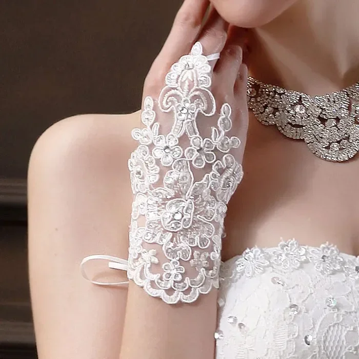 Guantes de boda para novia con diamantes de imitación elegantes, párrafo corto sin dedos, alta calidad, 2025