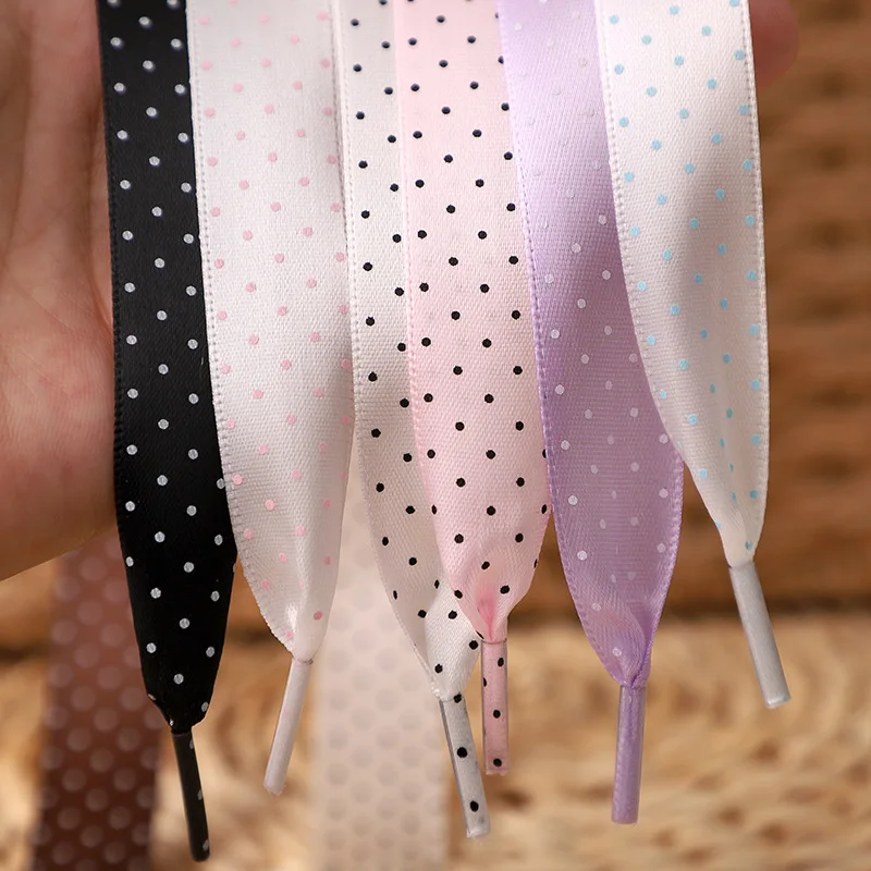 Cordones planos de cinta de seda con lunares y punteras termofijadas, cordones de repuesto para zapatos casuales y zapatillas blancas, 1 par
