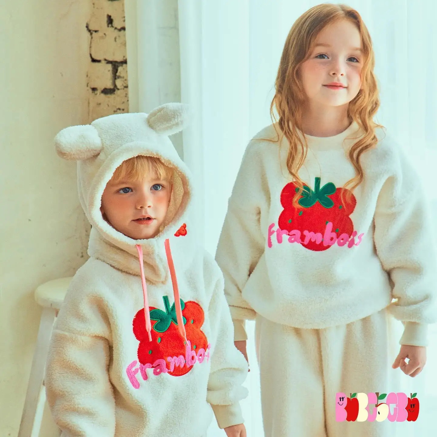 Korean Children's Autumn Clothes 2024 New Winter Child Girls Boys White Stawberry Sweatshirts Pants Children's Outdoor Clothings