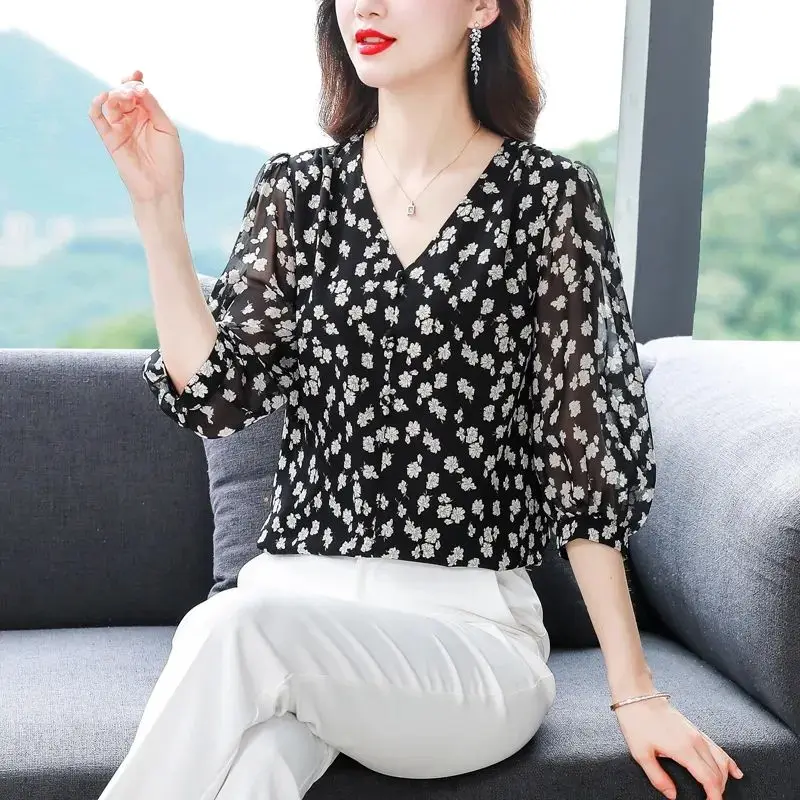 Prairie Chic Chiffon T-Shirt Women\'s Summer Fragmented Flowers Printed Three Quarter Sleeve Black Versatile Loose Pullover Tops