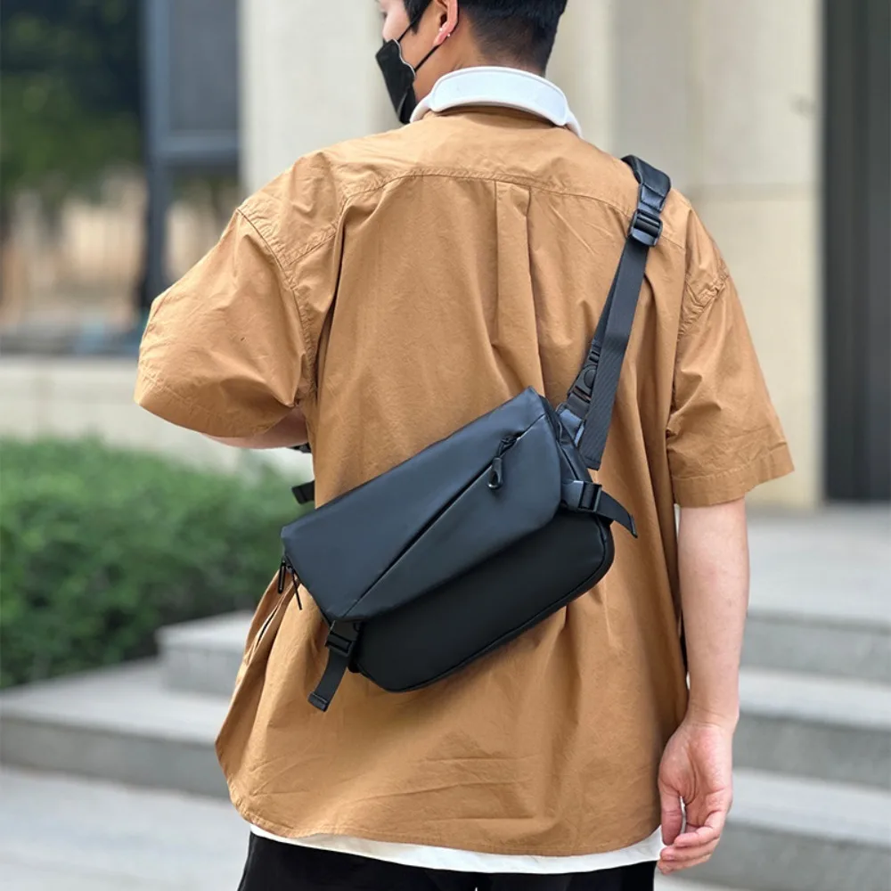 Borsa a tracolla da uomo retrò di grande capacità Borsa coreana regolabile in tessuto Oxford Borsa da petto solida unisex