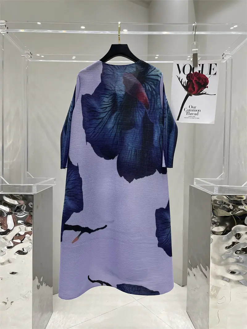 فستان مُزين بطباعة مرنة على شكل زهرة كبيرة للربيع والصيف فضفاض فيستدوس دي فيرانو موخير 2023