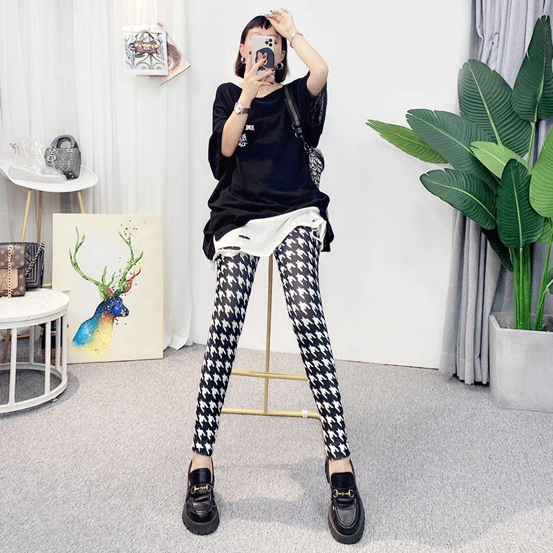 กางเกงเลกกิ้งเอวสูงพิมพ์ลายสำหรับผู้หญิง กางเกงโยคะบางแฟชั่น สีดำขาว กางเกงขายาว กางเกงซับใน