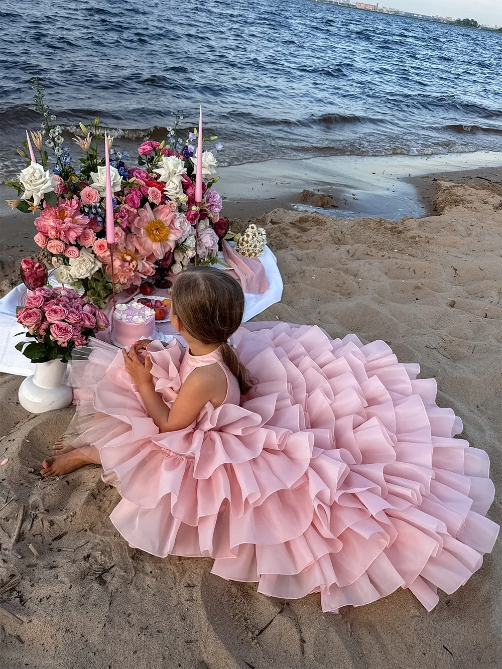 Prinses bloemenmeisjesjurk voor bruiloft lichtroze gelaagde ruches mouwloos kind eerste eucharistische verjaardagsfeestjurk