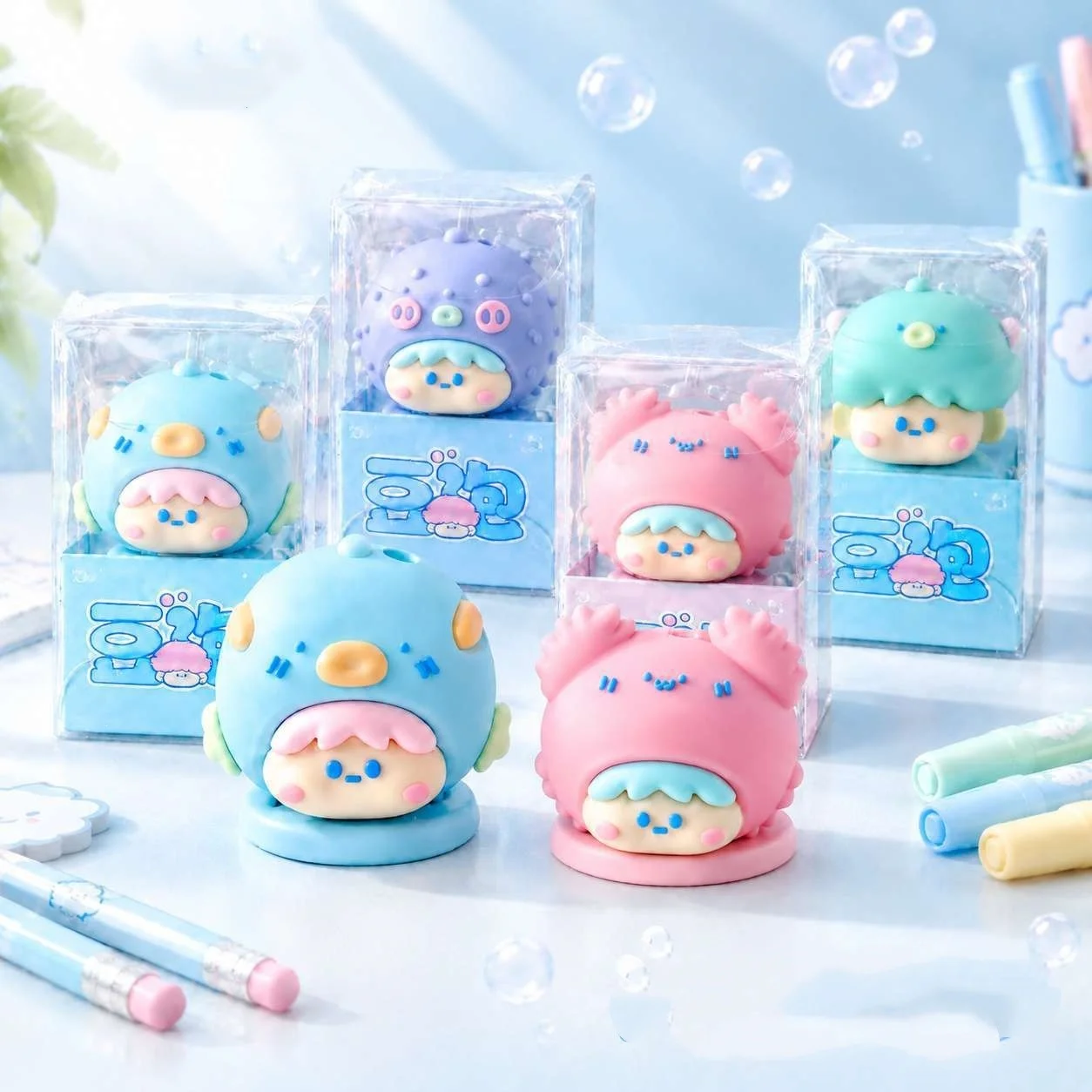 4/2 Pieces in Random Colors Astronaut Hand-Cranked Pencil Sharpener Children's Cartoon Cute Automatic Pencil Sharpener Suitable for Primary School Students Suitable for Office and Study a Great Gift Option