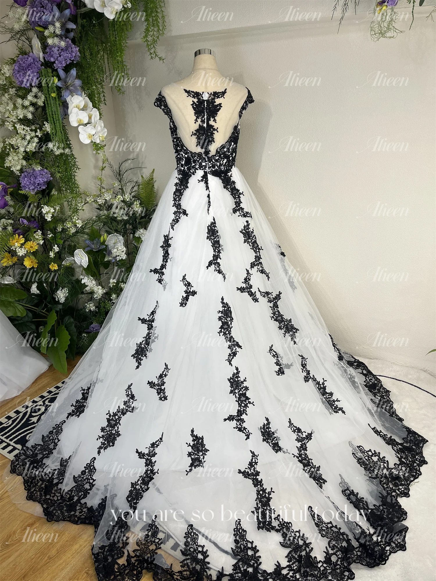 Wedding Dress Gala Dresses Woman Customized for Party Dresses for Prom Line A Black Decal White V Collar Evening Gown Luxury