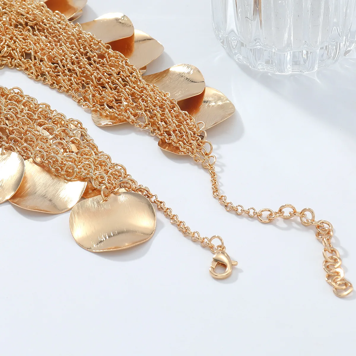 2026 Neues Design Metallplatte Fischschuppen-Wasserfall-Quasten-Halsketten für Damen, auffälliger Schmuck, Halsaccessoires für Feiertage und Partys – Detail 5