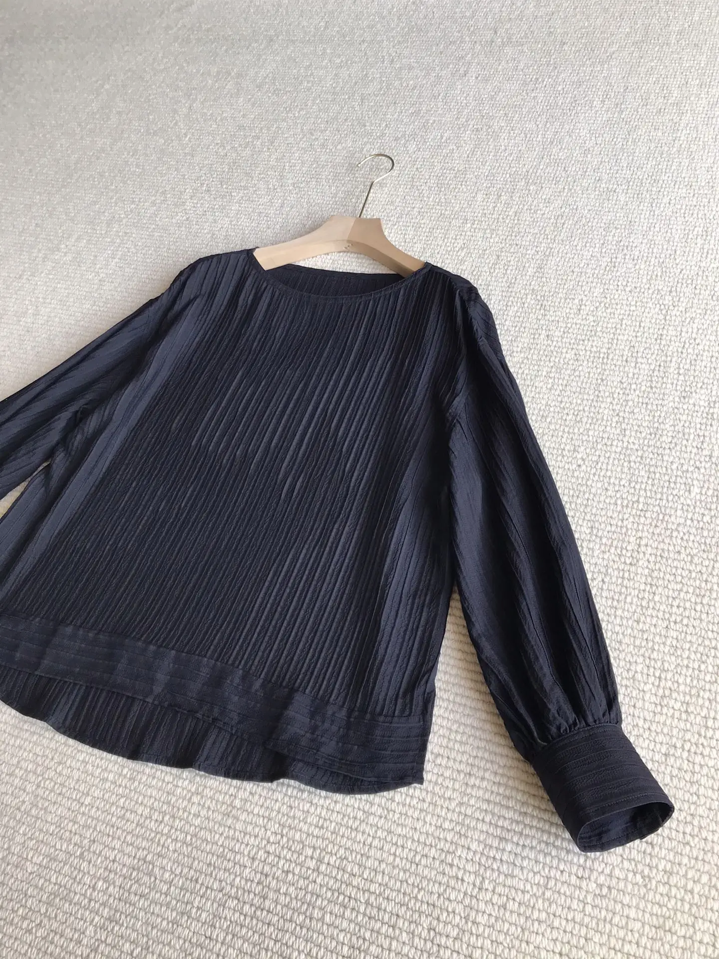 

Женская одежда 2025. Приятный для кожи дышащий и удобный плиссированный топ 0628