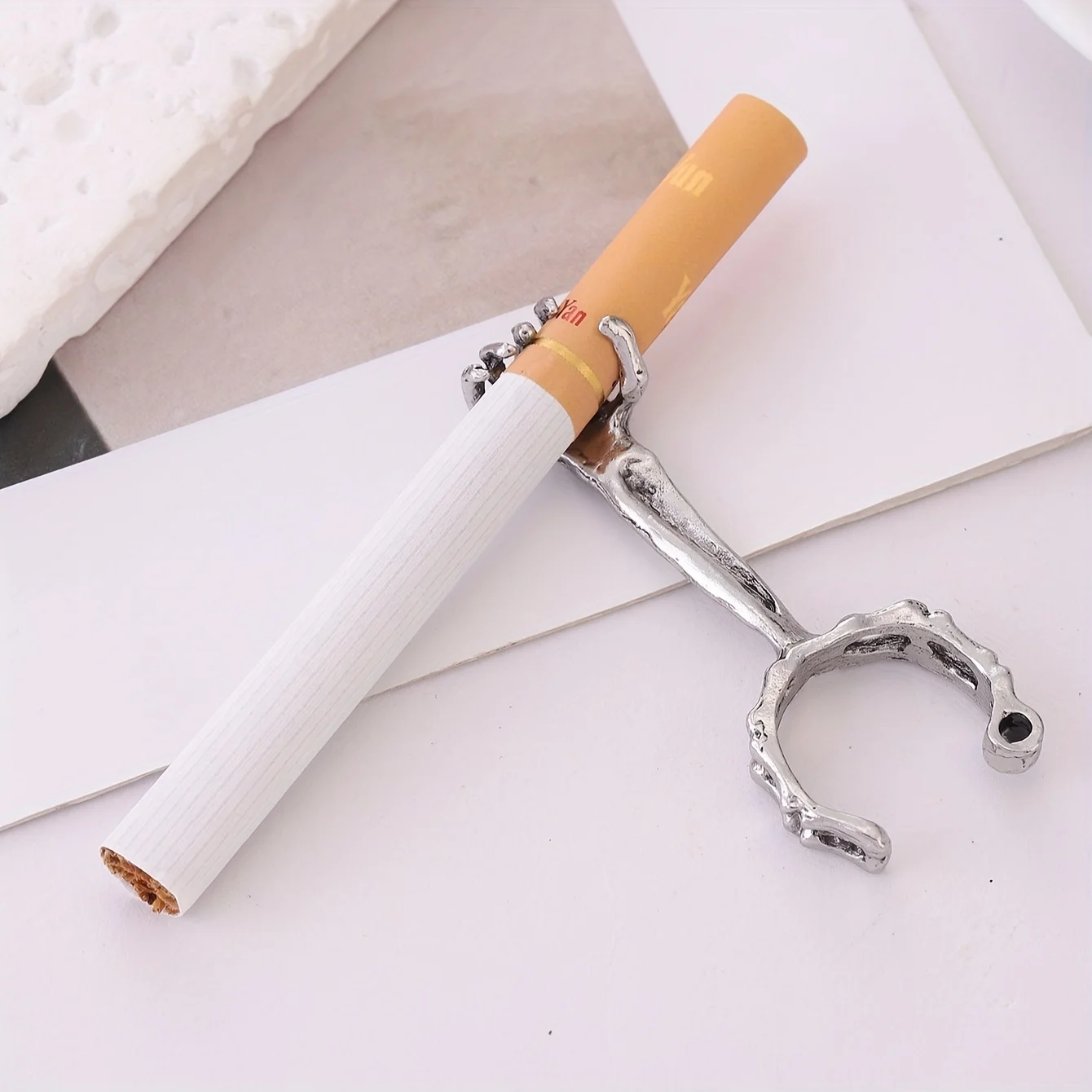 1Pc Bone-Shaped Smoking Ring with Skull Design on Mouthpiece, Novelty Smoking Accessory