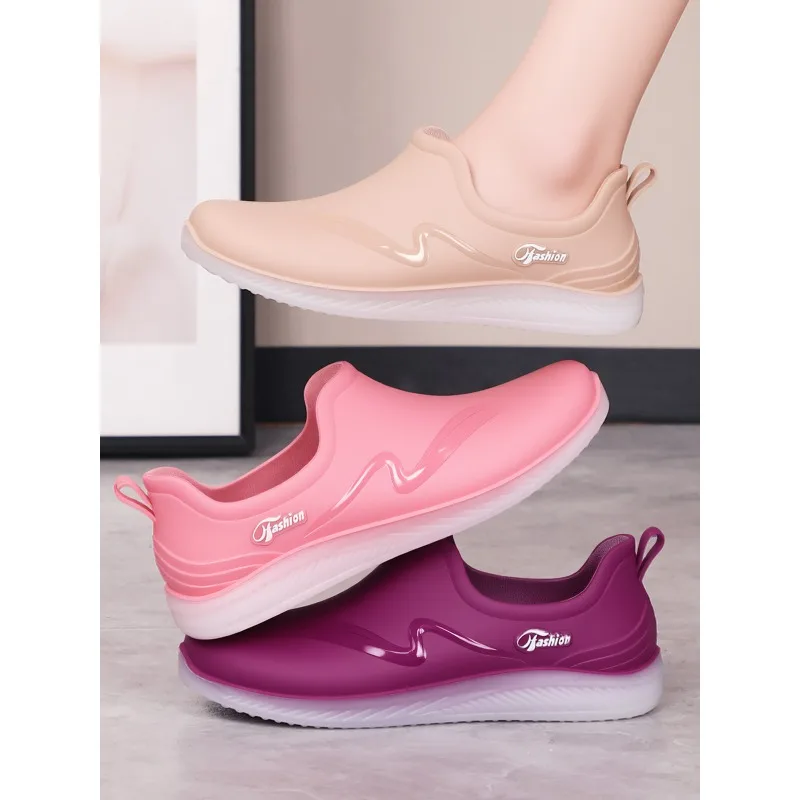 

Модные низкие непромокаемые туфли. Женская водонепроницаемая обувь, водонепроницаемая, нескользящая и износостойкая пластиковая обувь на мягкой подошве.