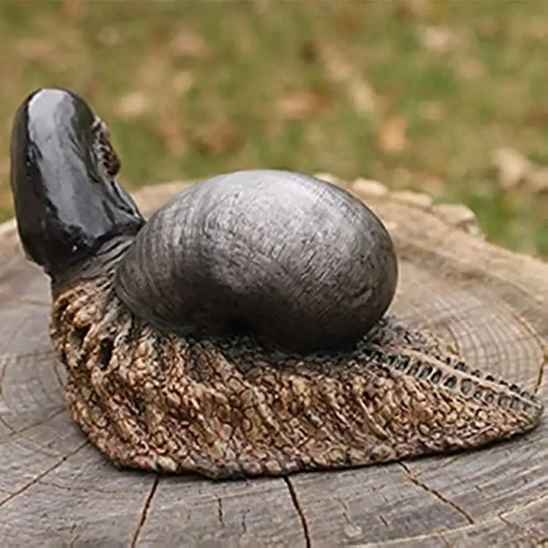 Variation Snail Statue, Resin Evil Snail Sculpture Alien Lover\'s New Favorite Home Office Decoration Garden Outdoor Decoration