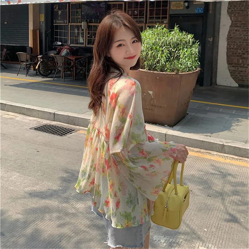 シルクシフォンシャツ,花柄プリント,フレアスリーブ,スタンドカラー,デザイン,エレガント,春
