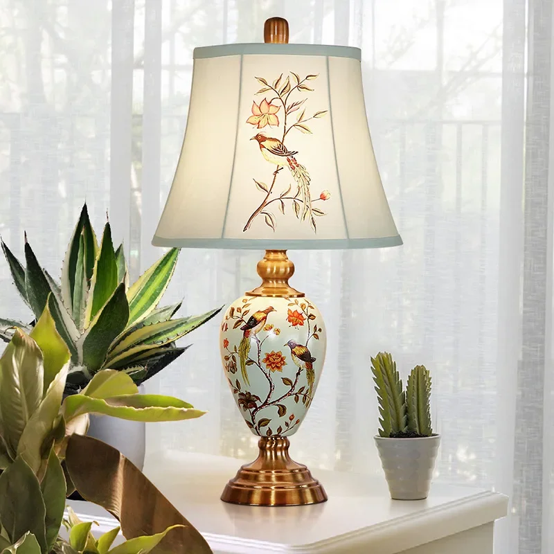 American retro desk lamp Jingdezhen Ceramics Chinese Wedding Warm European Living Room Bedroom Light