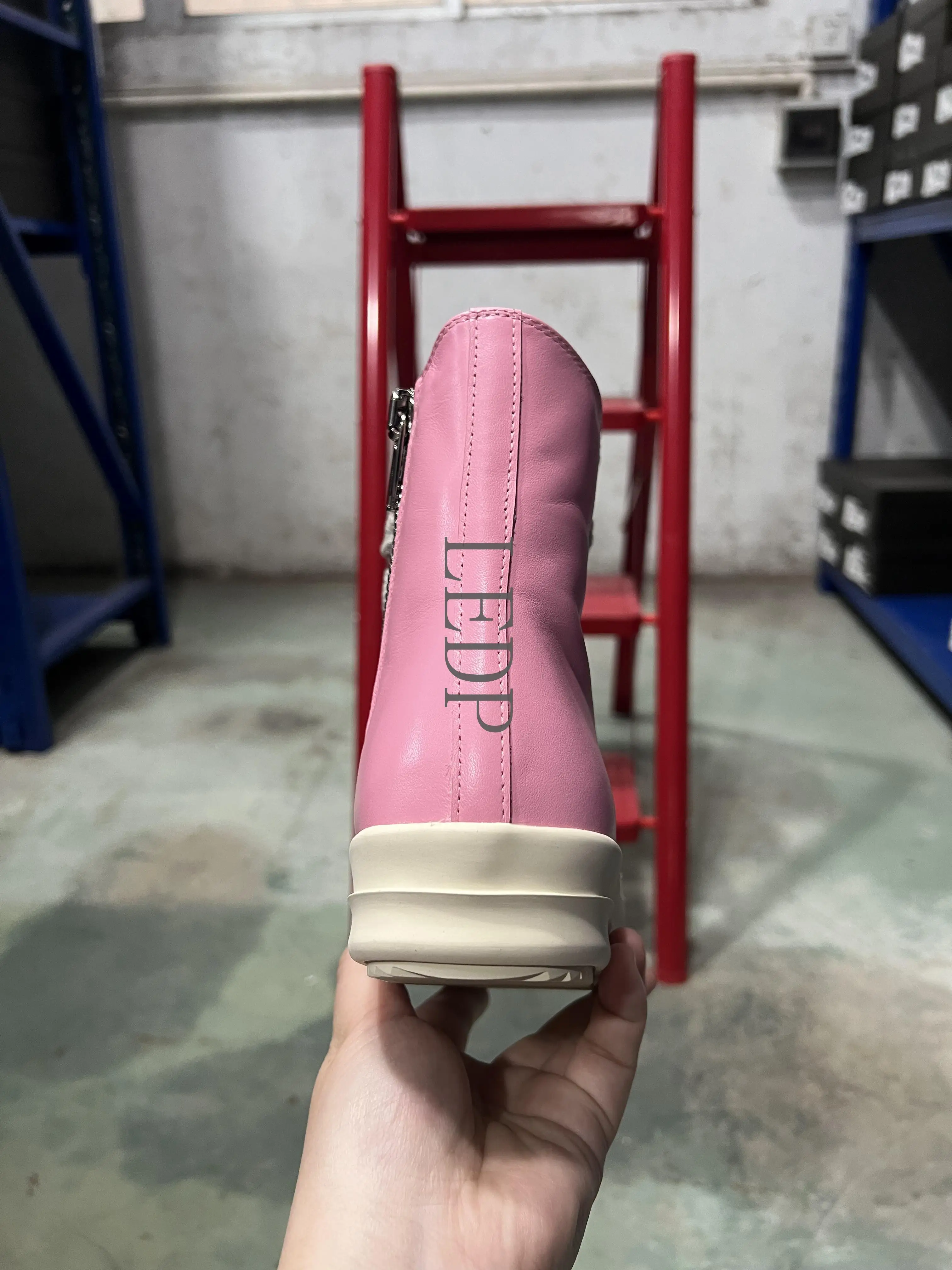 ブランドクラシックピンクレザーシューズ女性高級カジュアルハイトップスニーカーファッション分厚いレースアップジッパーアンクルブーツデザイナーシューズ