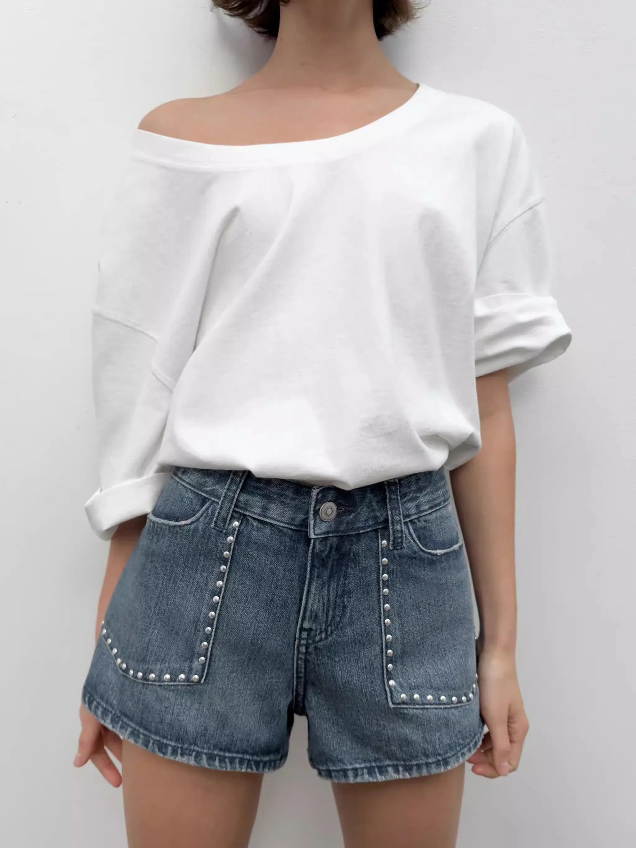 

Sweet Cool Rivet Decorated Casual mid Waist Jeans Shorts New Summer Collection Women's Fashionable Chinese Style Pants