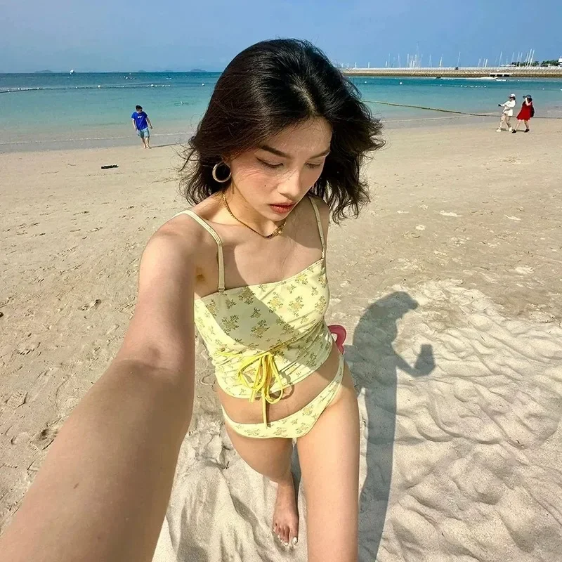 Spicy Daisy Swimsuit Halter Bikini Set 3pcs Women Brightening Waist Cinching Hot Spring Micro Cheeky Slim Fit Swimwear