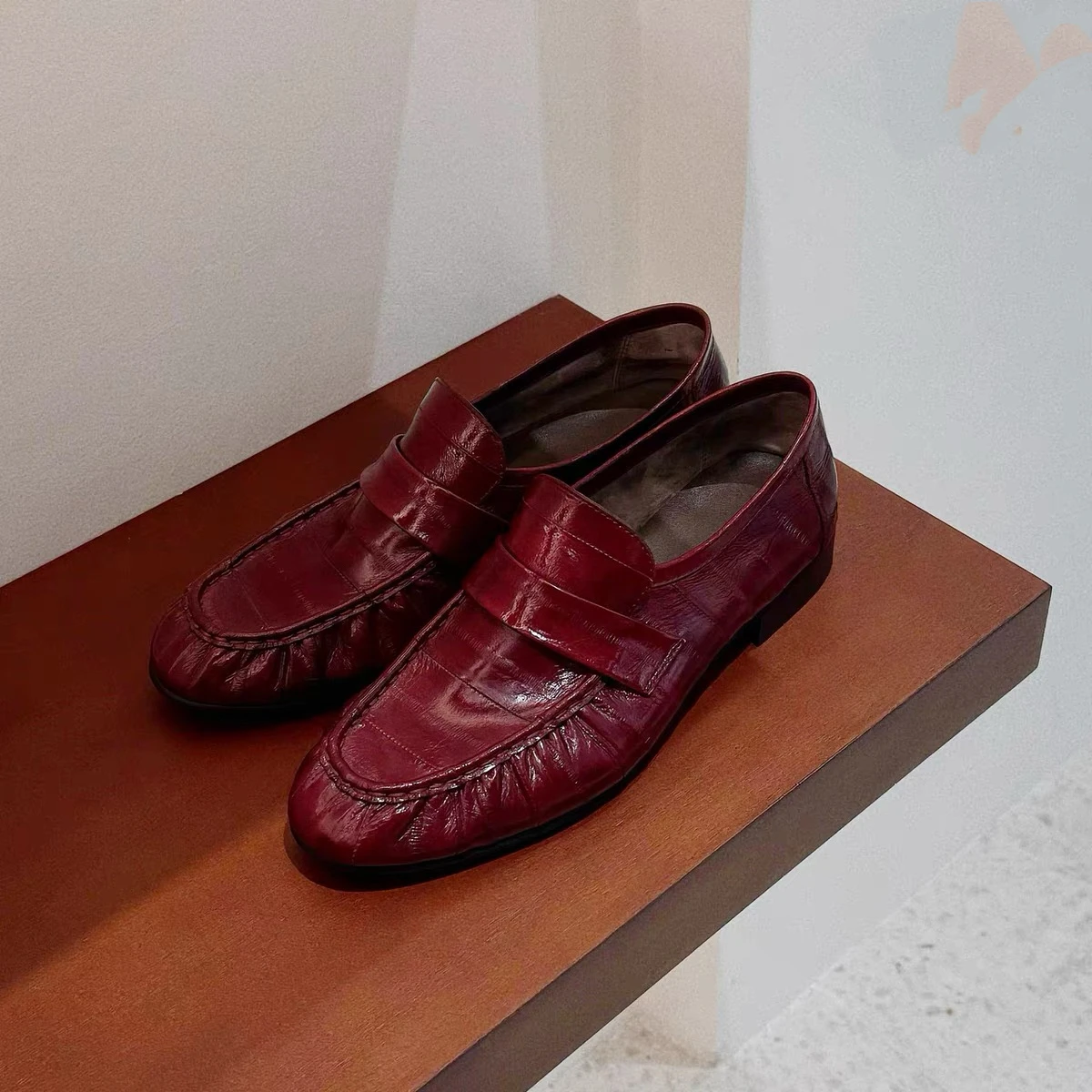 2026 New Spring/Summer Unisex Wine Red Patent Leather Pleated Slip On Loafers Low Heel Round Toe Vintage Casual Single Shoes