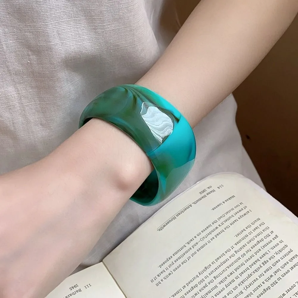 مبالغ فيها الرجعية الاكريليك الإسورة الملونة خمر غير النظامية واسعة سوار مكتنزة الأقلية تصميم هندسي اليد الدائري الفتيات