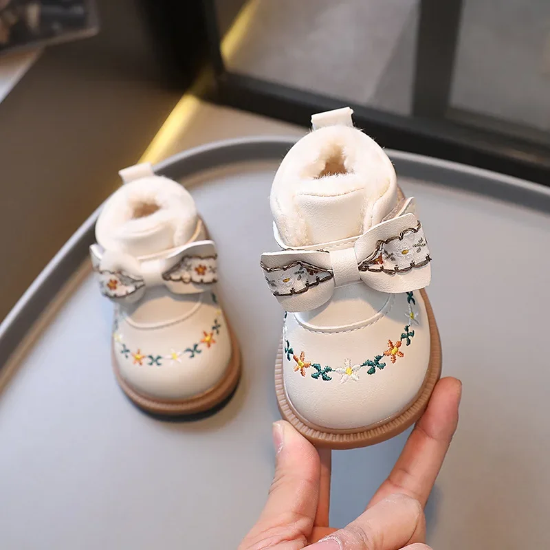 Baby Schneeschuhe neue Winter Leder süße Mädchen Schuhe warme Baumwolle Kinder Prinzessin weichen Boden Kleinkind Baby warme Leder Stiefeletten