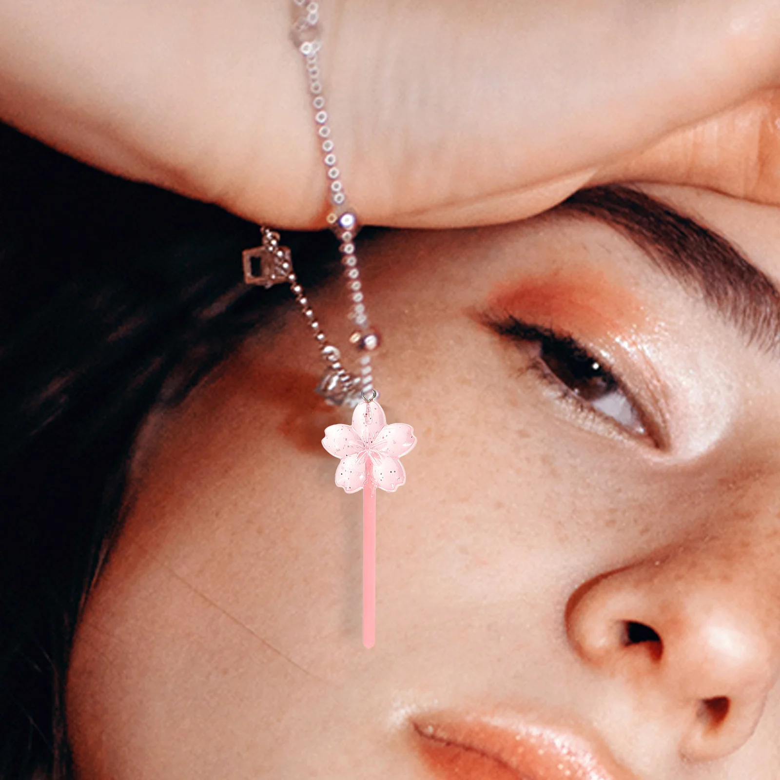 

10pcs Night Glow Flower Pendant Acrylic Resin Lollipop Charm Bracelet Decorations Novelty naments DIY Crafts Lightweight