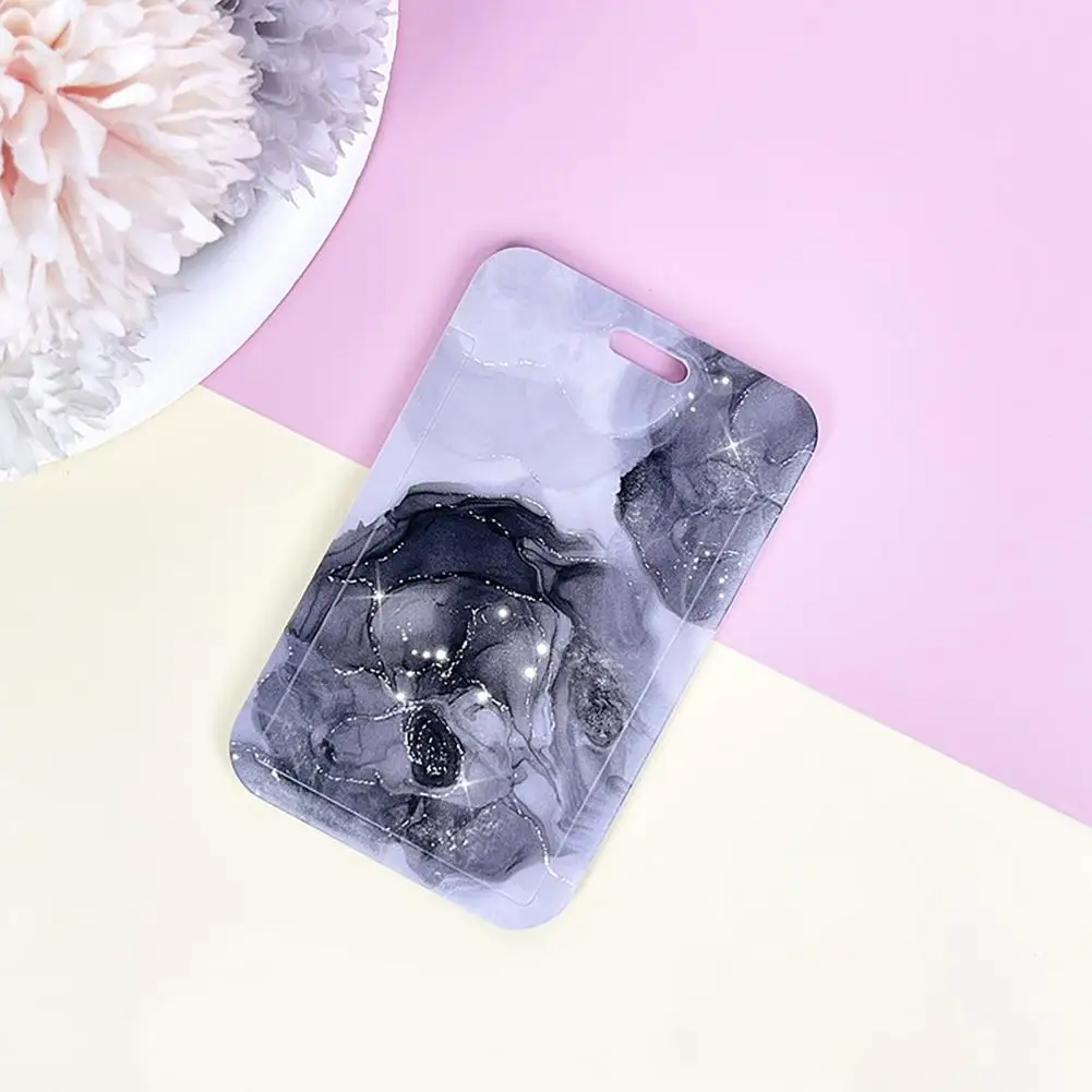 ที่ใส่ป้ายหดเก็บได้ป้ายบัตรประจำตัวแนวตั้งแบบมีม้วนสปริงยืดหดได้ที่ใส่คีย์การ์ดได้ง่ายสำหรับมืออาชีพ