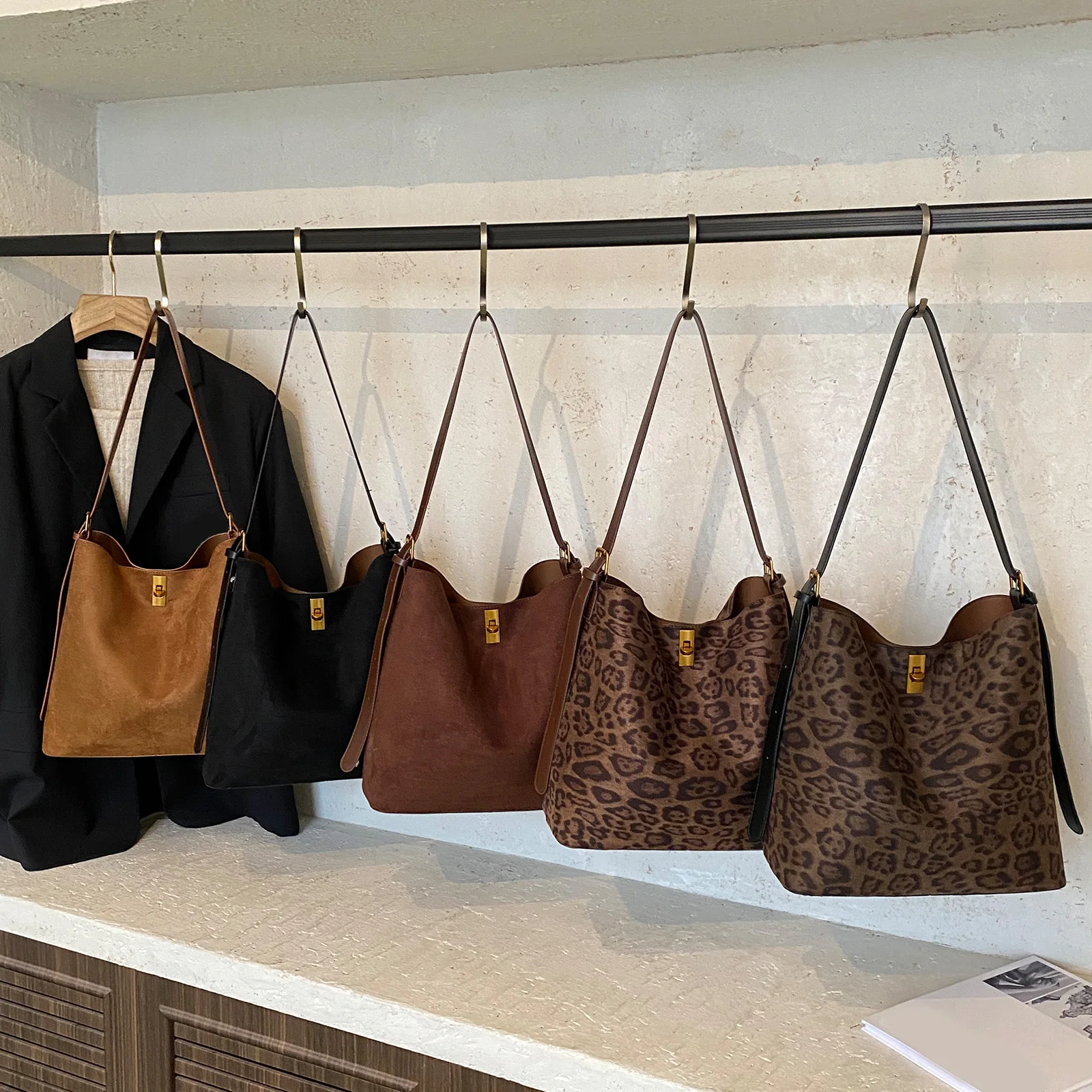 

Сумка-ведро из искусственной замши в стиле ретро, большая вместительная матовая сумка через плечо, модная сумка для подмышек, дорожная сумка для свиданий и работы, сумка для подмышек