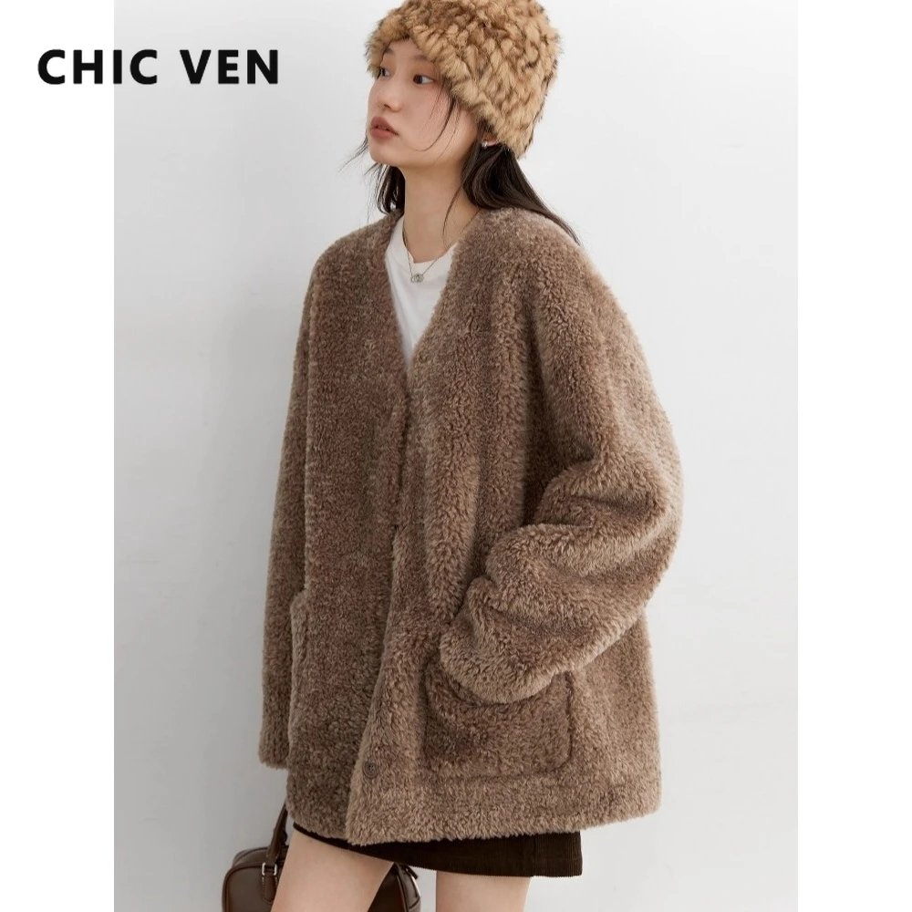 CHIC VEN Nuove donne cappotto in ecopelle allentato retrò casual scollo a V caldo giacca femminile di media lunghezza grandi tasche autunno inverno 2025