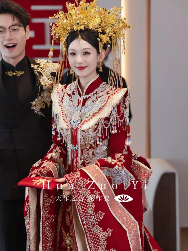 The bride's wedding is a Chinese-style Hanfu with